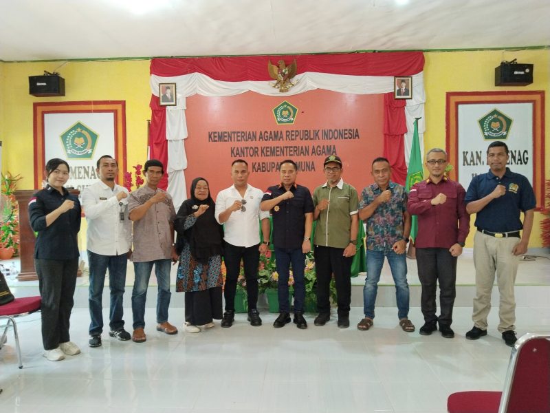 Imigrasi Baubau Gelar Layanan Eazy Passport Calon Jamaah Haji Kabupaten Muna Musim Haji 1447 H/ 2026 M