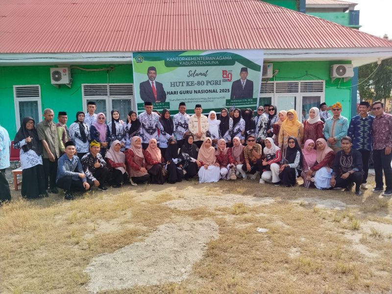 Kemenag Muna Peringati HGN 2025 dan Serahkan Penghargaan kepada Guru Berprestasi
