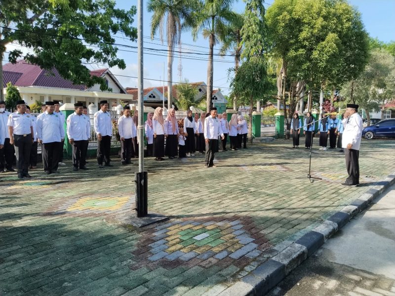 Kasi Bimas Islam Kemenag Muna Pimpin Apel Pagi Rutin