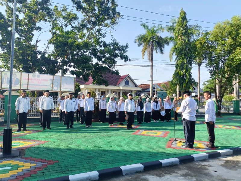 Plt. Kakan Kemenag Muna Apresiasi Capaian E-Kinerja dan Presensi ASN dalam Apel Pagi