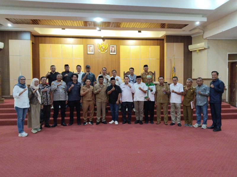 Plt. Kakan Kemenag Muna Hadiri Rapat Paripurna DPRD tentang Persetujuan Hibah Aset Daerah