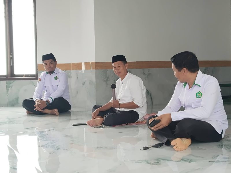 Kepala KUA Batalaiworu Sampaikan Tausiyah Ramadhan di Masjid Al-Ikhlas Kemenag Muna