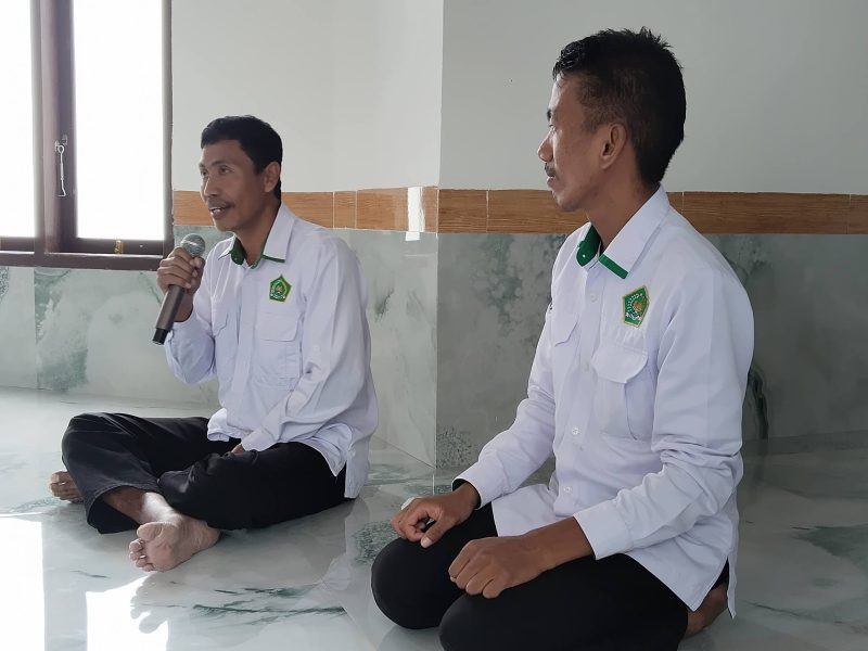 Hari ke-20 Ramadhan, Aliyasmin Sampaikan Tausiyah di Masjid Al-Ikhlas Kemenag Muna