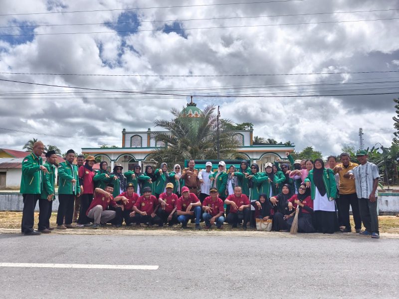 Peringati Harlah IPARI ke-3 Tahun 2026, Kepala Kantor Kemenag Kabupaten Muna Hadiri Gerakan Bersih Rumah Ibadah di Kampung Moderasi Beragama
