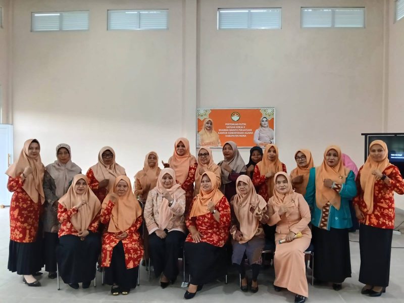 Kakankemenag Muna Beri Penguatan Kapasitas Pengurus dan Anggota DWP Satker II