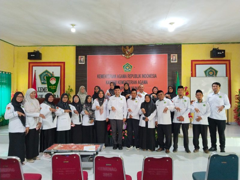 Kepala Kantor Kemenag Kabupaten Muna Pimpin Rapat Kerja IPARI dan Evaluasi Program Penyuluh Agama Islam