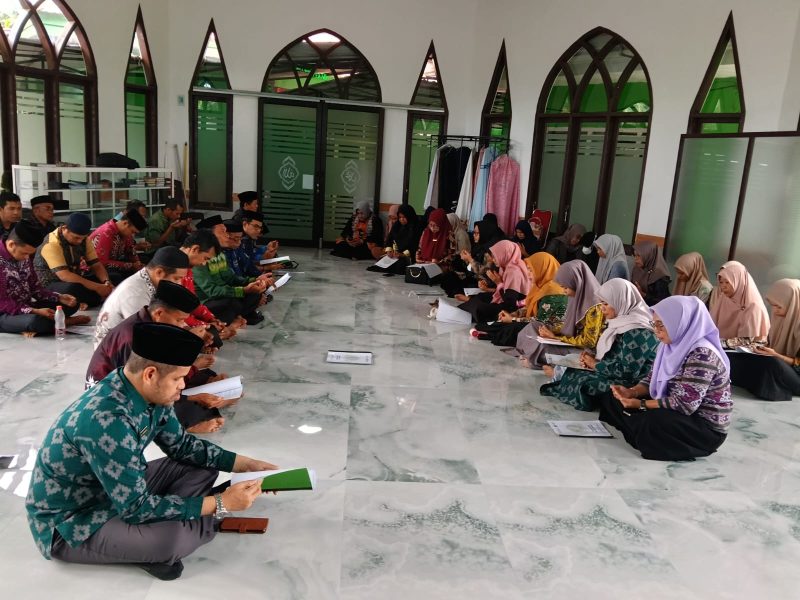 ASN dan Non-ASN Kemenag Muna Ikuti Dzikir dan Doa Bersama Kanwil Kemenag Sultra