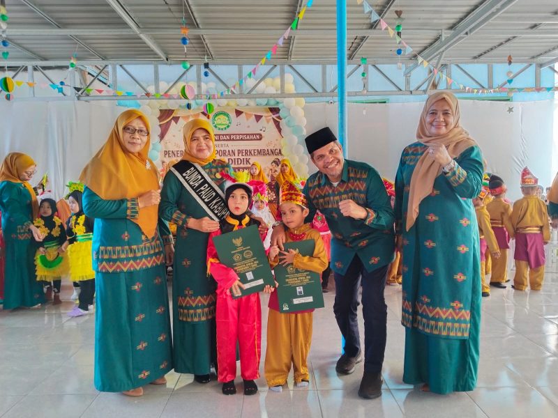 Kepala Kantor Kemenag Kabupaten Muna Hadiri Pentas Seni dan Perpisahan RA Perwanida 1 Raha Tahun Pelajaran 2025/2026